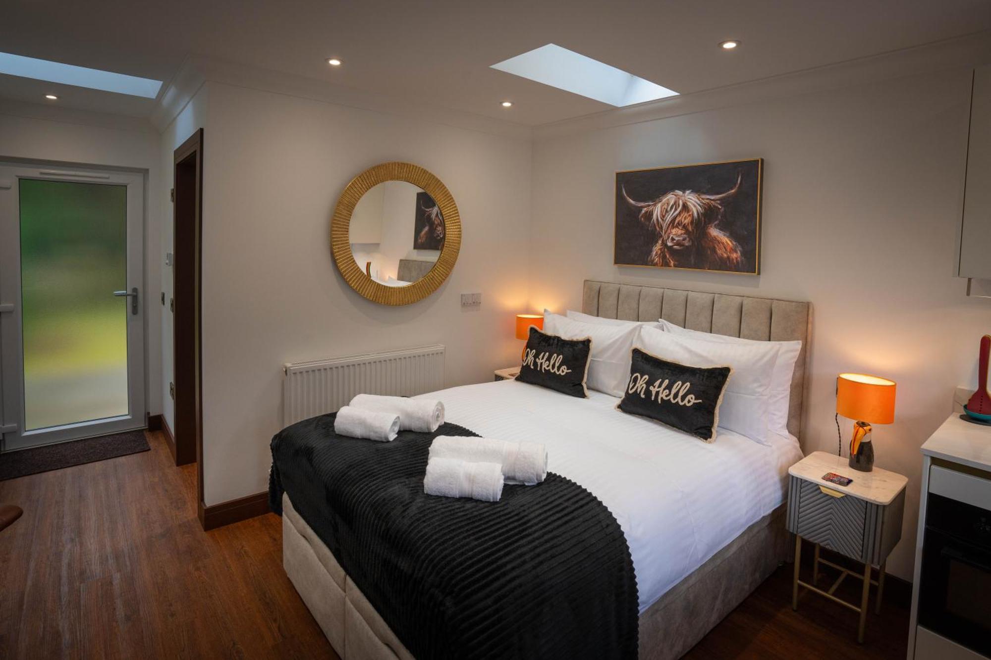 Heather Nook- Luxury Studio In พิทลอครี ภายนอก รูปภาพ