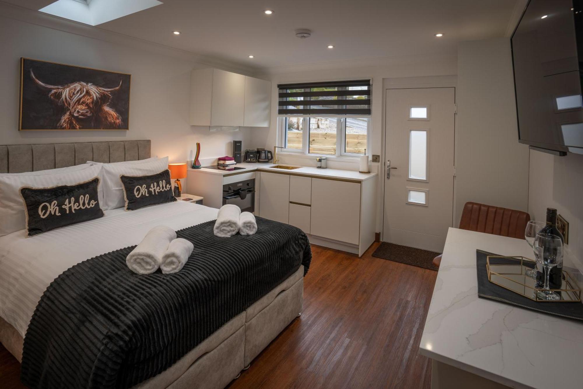 Heather Nook- Luxury Studio In พิทลอครี ภายนอก รูปภาพ