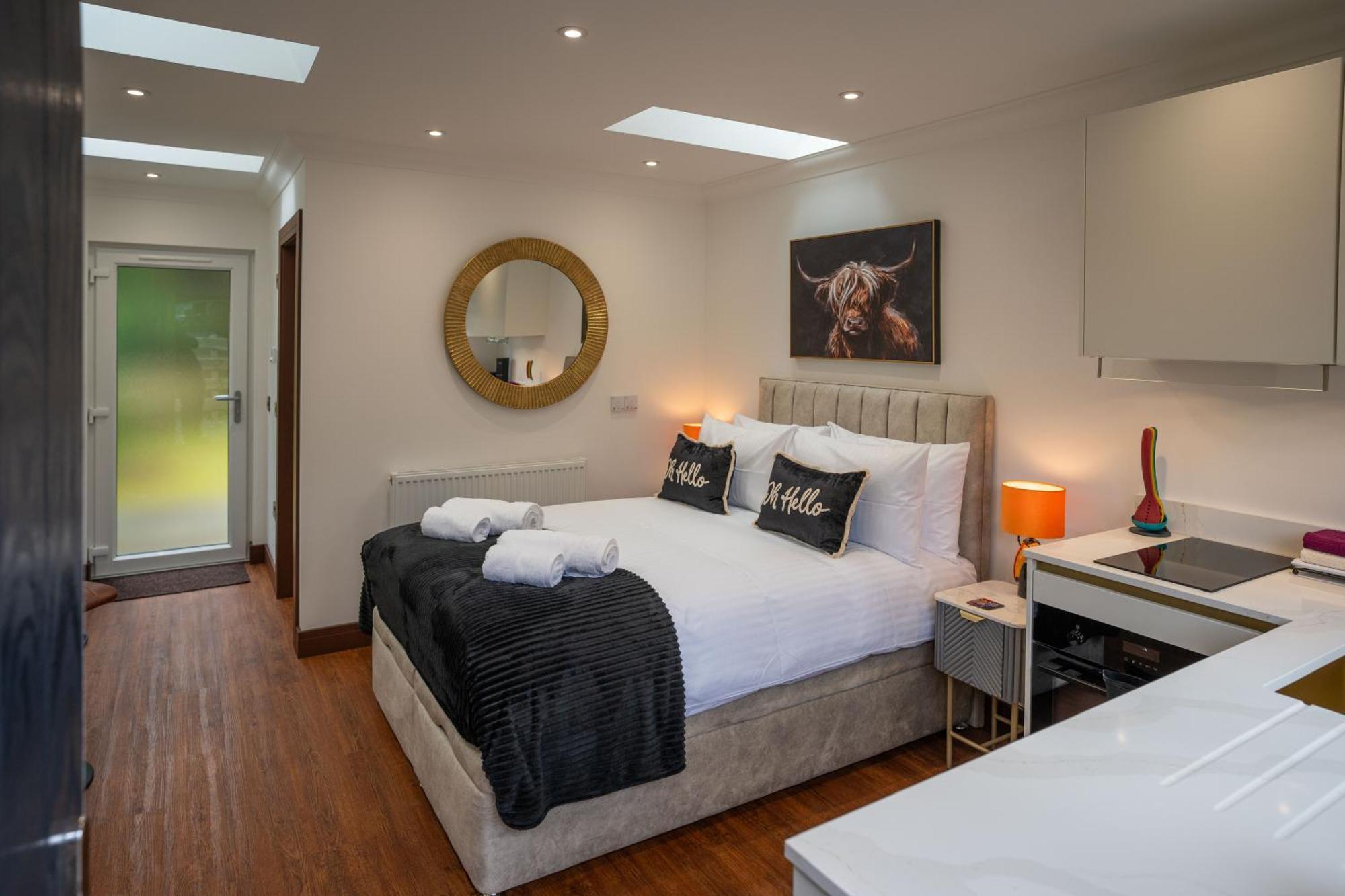 Heather Nook- Luxury Studio In พิทลอครี ภายนอก รูปภาพ